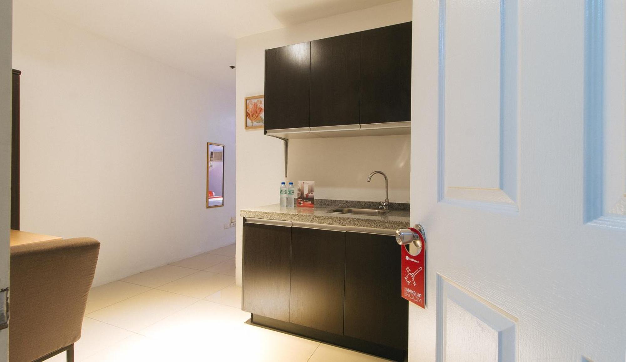 Reddoorz @ Melbourne Suites Makati Makati City Ngoại thất bức ảnh